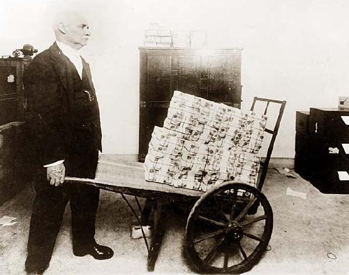 A Hardesty Capital Management employee prepares for a lunch with clients.